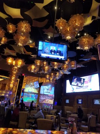 hollywood casino toledo nearby restaurants